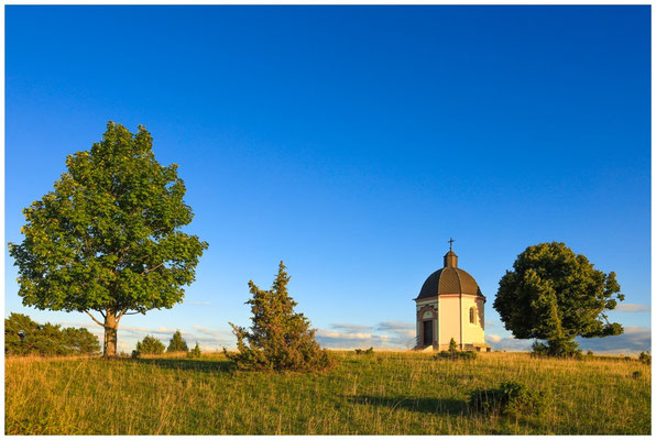 Wacholderheide Alter Berg bei Böttingen mit Josefskapelle 6715