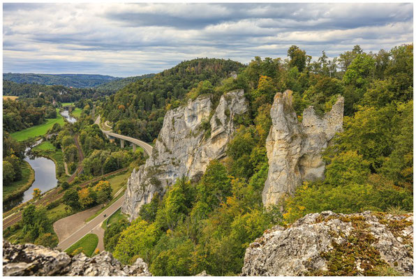 Blick auf die Ruine Gebrochen Gutenstein und die Donau 7350