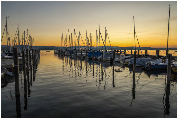 Kurz vor Sonnenaufgang im Jachthafen von der Insel Reichenau 0709