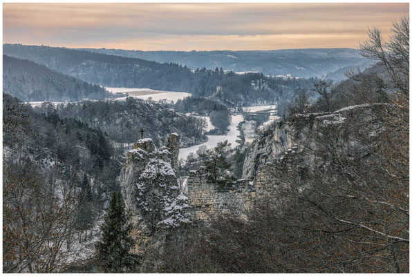 Ruine Gebrochen Gutenstein mit Blick auf die Donau 0453