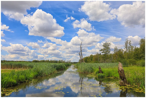 Wolken über dem Federseekanal 0205