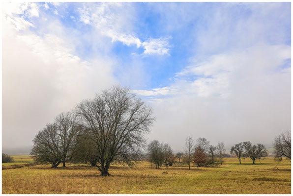 Nebelreste, ein wenig Sonne und etwas blauer Himmel... 9366