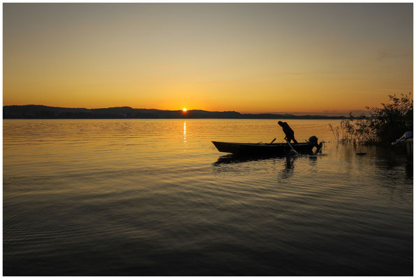 Fischer bei Sonnenaufgang auf der Insel Reichenau 0737