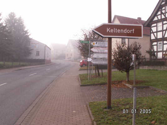 Touristisches Hinweisschild in Sünna