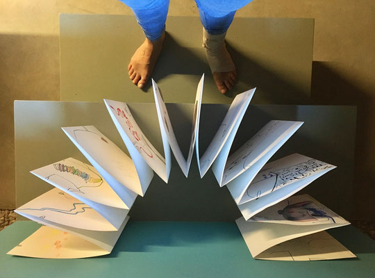 HÜPFinsBUCH! / KÜNSTLERinnenSPIELrunde "kurz vor dem Sprung" / Foto: Susanna Schaden
