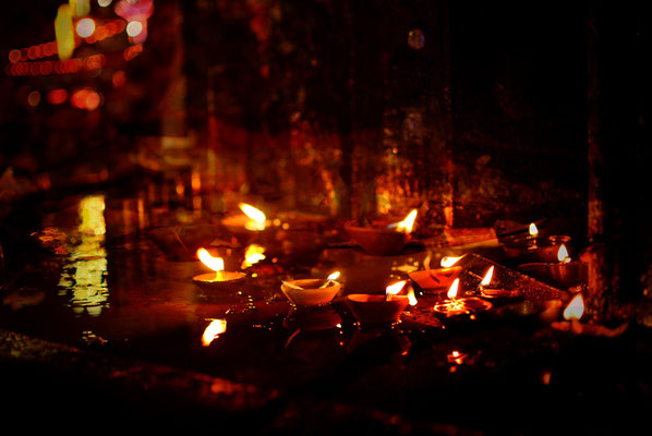 The streets of Jaipur are filled with diyas on Diwali - such a beautiful atmosphere. (Jaipur, India)