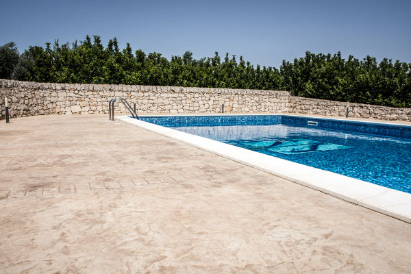 9 Bordo piscina / Roccia naturale 