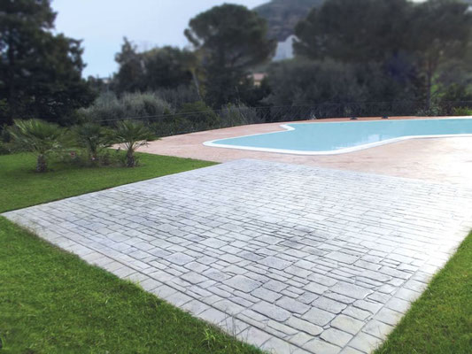 16 Solarium / Basole - Bordo piscina / Roccia naturale 