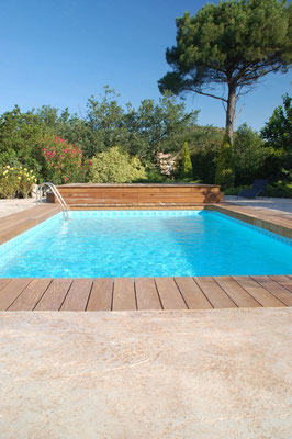 10 Bordo piscina / Roccia naturale 