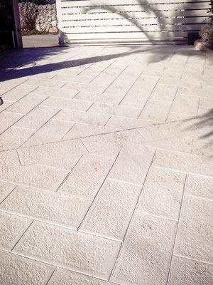 24 - Ingresso viale  / Travertino 