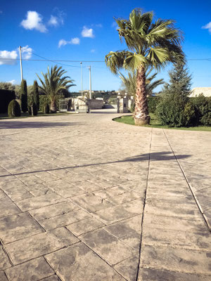 4 Piazzale con giardino / Ardesia bugnata 