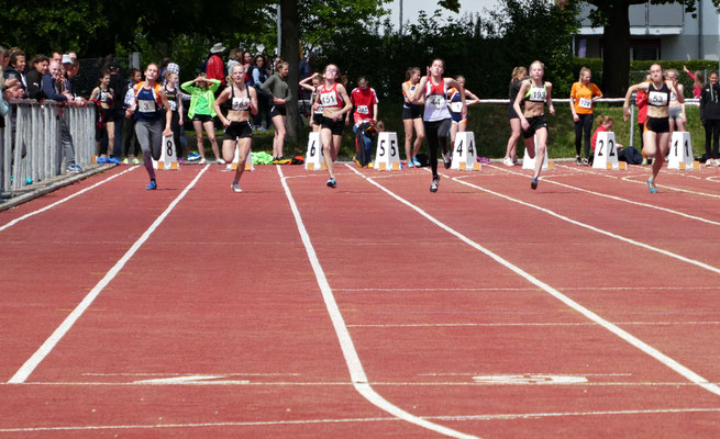 Carolin auf der 100m Strecke