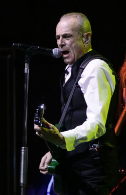 Francis Rossi ( Status Quo ) bei der "Rock Meets Classic 2018" in der MHP Arena Ludwigsburg.
