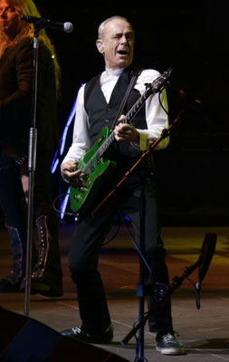Francis Rossi ( Status Quo ) bei der "Rock Meets Classic 2018" in der MHP Arena Ludwigsburg.