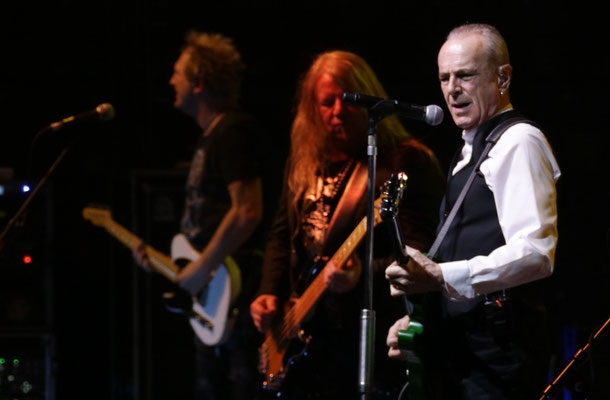 Francis Rossi ( Status Quo ) bei der "Rock Meets Classic 2018" in der MHP Arena Ludwigsburg.