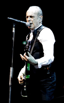 Francis Rossi ( Status Quo ) bei der "Rock Meets Classic 2018" in der MHP Arena Ludwigsburg.