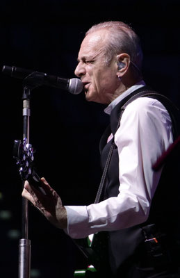 Francis Rossi ( Status Quo ) bei der "Rock Meets Classic 2018" in der MHP Arena Ludwigsburg.