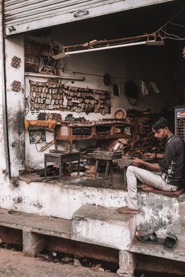 GUIDED TEXTILE GROUP TOUR RAJASTHAN, Available all the year for private groups, students, teacher, textile lover for Indian art and culture. Get in Contact with us to book your personalized tour