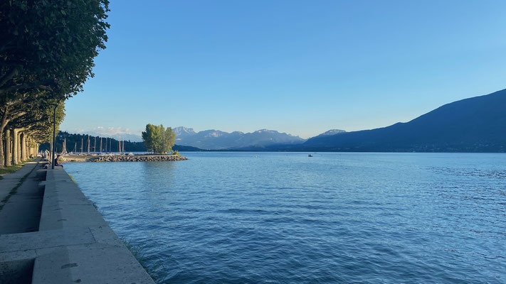 Spaziergang am See in Aix-les-Bains