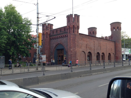 In Kaliningrad ist zwar nicht viel altes Gemäuer erhalten geblieben, aber die schönen Backstein-Stadttore schon.