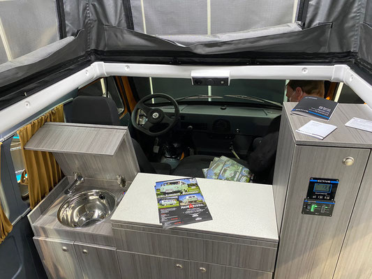 UAZ Baikal Wohnmobil auf dem Caravan Salon 2020