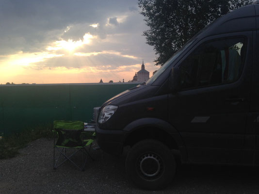 Unser Übernachtungsplatz mit Blick auf das Kloster 