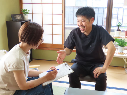 新潟市東区の整体院 N Cure（エヌキュア） 院長のプロフィール写真 優しくカウンセリング