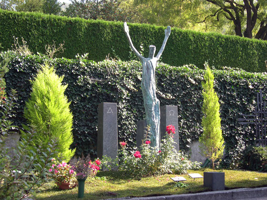 Priestergrabmal in Zug