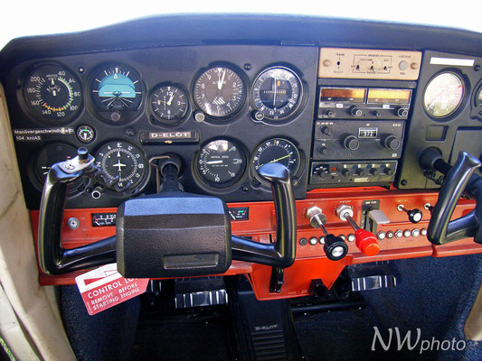 Cockpit C152           © NW-photo