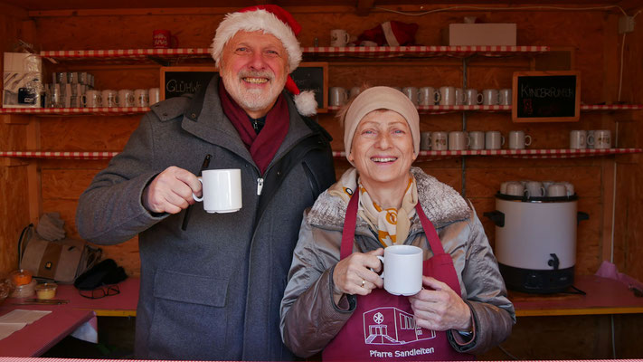 Dritter Adventsonntag, Familie Riedl als Punschhüttenteam