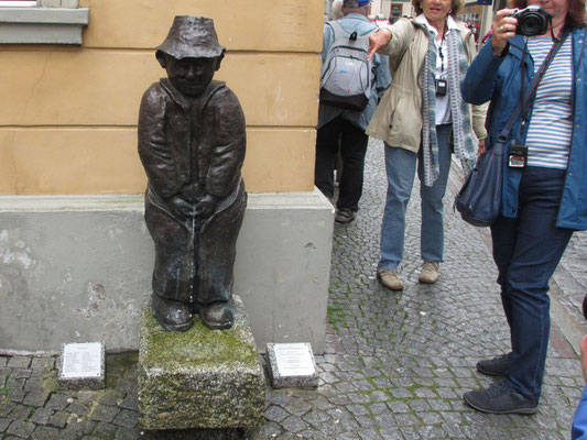 Dienstag: Skulptur "Bregenzer Seebrünzler".