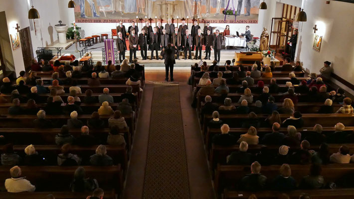 Zweiter Adventsonntag, Kärntner Männerchor in der Kirche