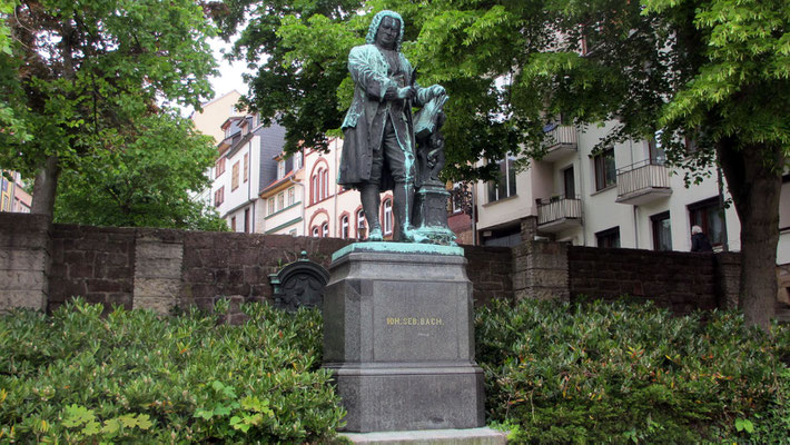 Mittwoch: Johann-Sebastian-Bach Denkmal in Eisenach