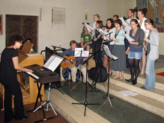 Der Jugendchor sorgte für eine schwungvolle und kurzweilige Messe.