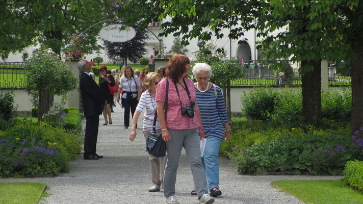 Samstag: Rundgang durch den Schlossgarten von Salem.