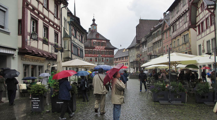 Sonntag: Stadtrundgang im Regen durch Stein am Rhein.