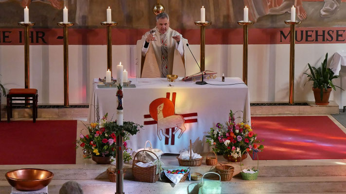 Festmesse um 9:30: Wandlung.