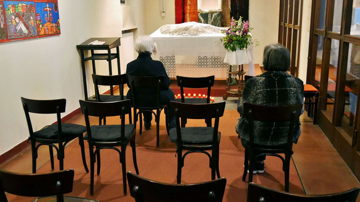Karsamstag: Stilles Gebet am heiligen Grab