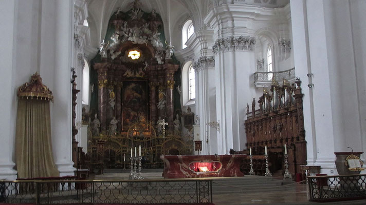 Donnerstag: Schlosskirche der Benediktinerabtei in Weingarten.