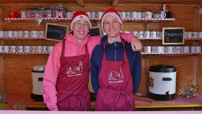Zweiter Adventsonntag nach der Messe, Punschhütten Team