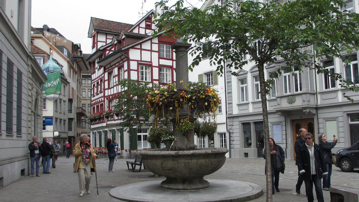 Mittwoch: Rundgang durch die Altstadt von St.Gallen in der Schweiz.