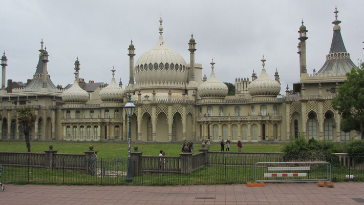 Samstag: Letzte Station unserer Reise ist das Seebad Brighton. Das Foto zeigt den königlichen Pavillion von König Gregor IV.