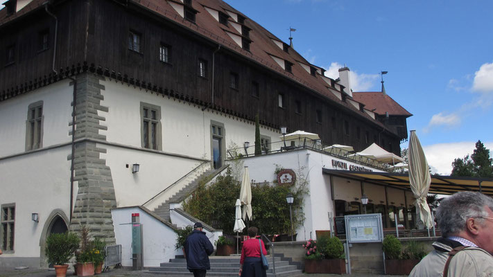 Freitag: Das Konzilgebäude in Konstanz ist heute ein Gasthof.