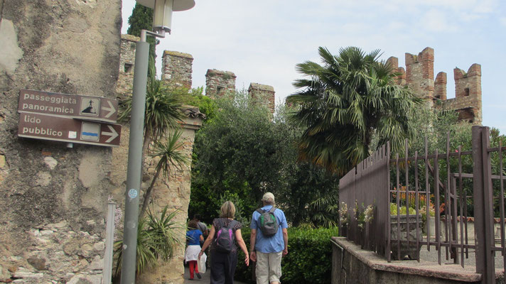 Montag: Stadtrundgang in Sirmione am Gardasee