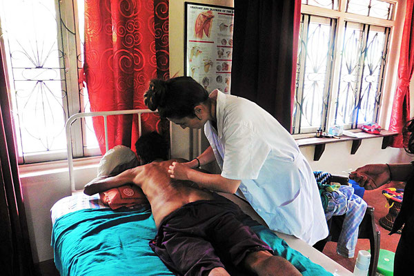 Unterstütztes Projekt Acupuncture Relief Project Nepal Medizinische Erstversorgung Corin Koster Akupunktur