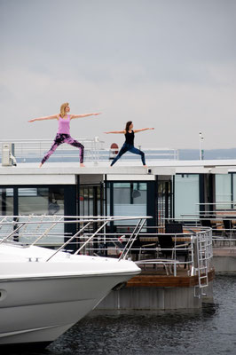 Susann Schramm: http://www.einfach-nur-yoga.de/