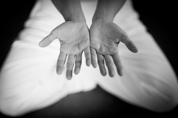 Sandra Kamala Geburek: http://www.yogische-heilarbeit.de/