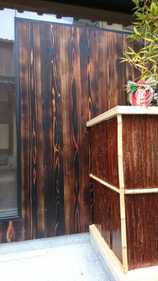 祇園改装工事＿桧と杉皮による外壁工事