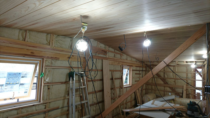 木もまちづくり事業＿改装２Ｆ天井目透し施工中
