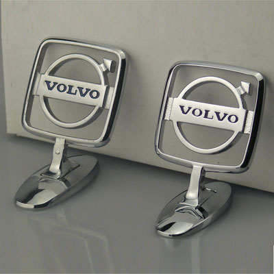 Nachguss von Volvo Emblem nach Kundenmuster. Handarbeit aus massivem Messing mit glänzend verchromter Oberfläche. - nachguss.de